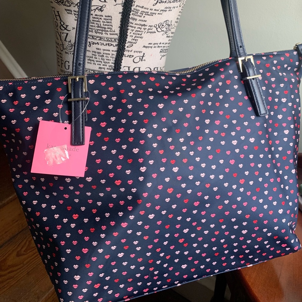 NWT Kate Spade Watson Lane Maya Zippered Tote Bag, Navy, Pink/Red Kisses - Picture 2 of 9